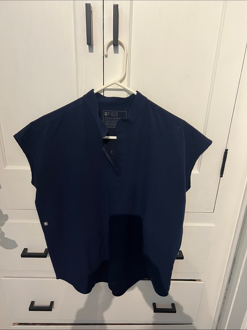 FIGS Navy Cap-Sleeve V-Notch Women's Scrub Top Small